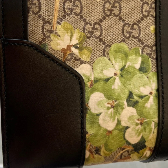 Gucci
GG Coated Canvas Convertible Tote Blooms Print - Picture 13 of 16